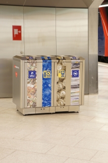 Nuove postazioni per il riciclaggio e nuovi posacenere nelle cinque maggiori stazioni